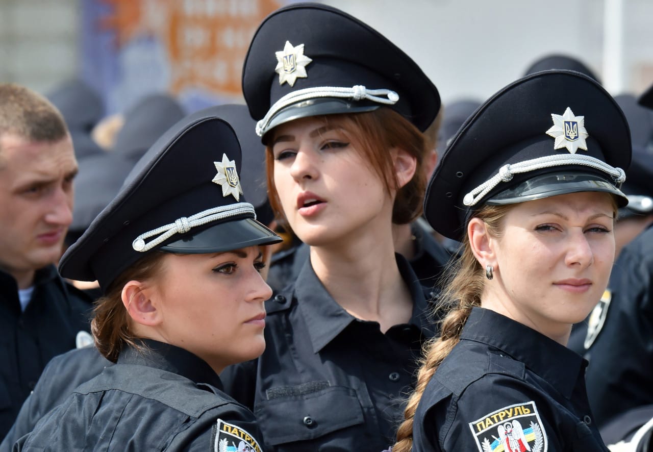 10 Hottest Female Officers From All Around The World Genmice